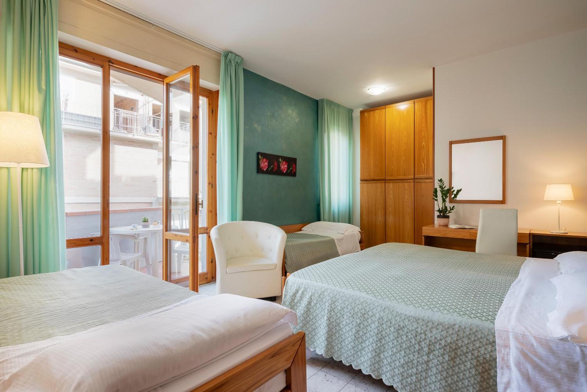 Hotel Parco Dei Pini - 100Mt Dal Mare Фоллоніка Екстер'єр фото