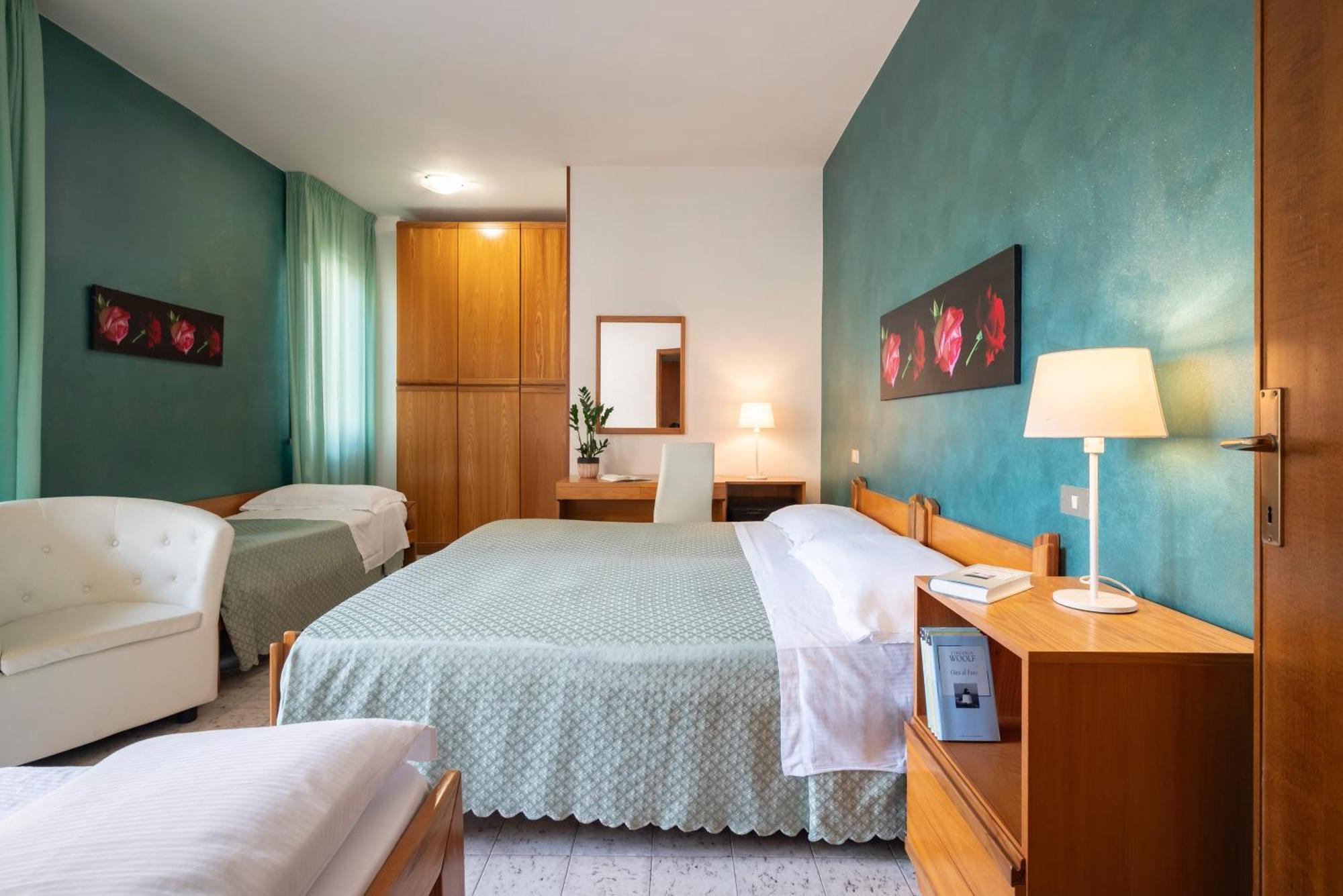 Hotel Parco Dei Pini - 100Mt Dal Mare Фоллоніка Екстер'єр фото