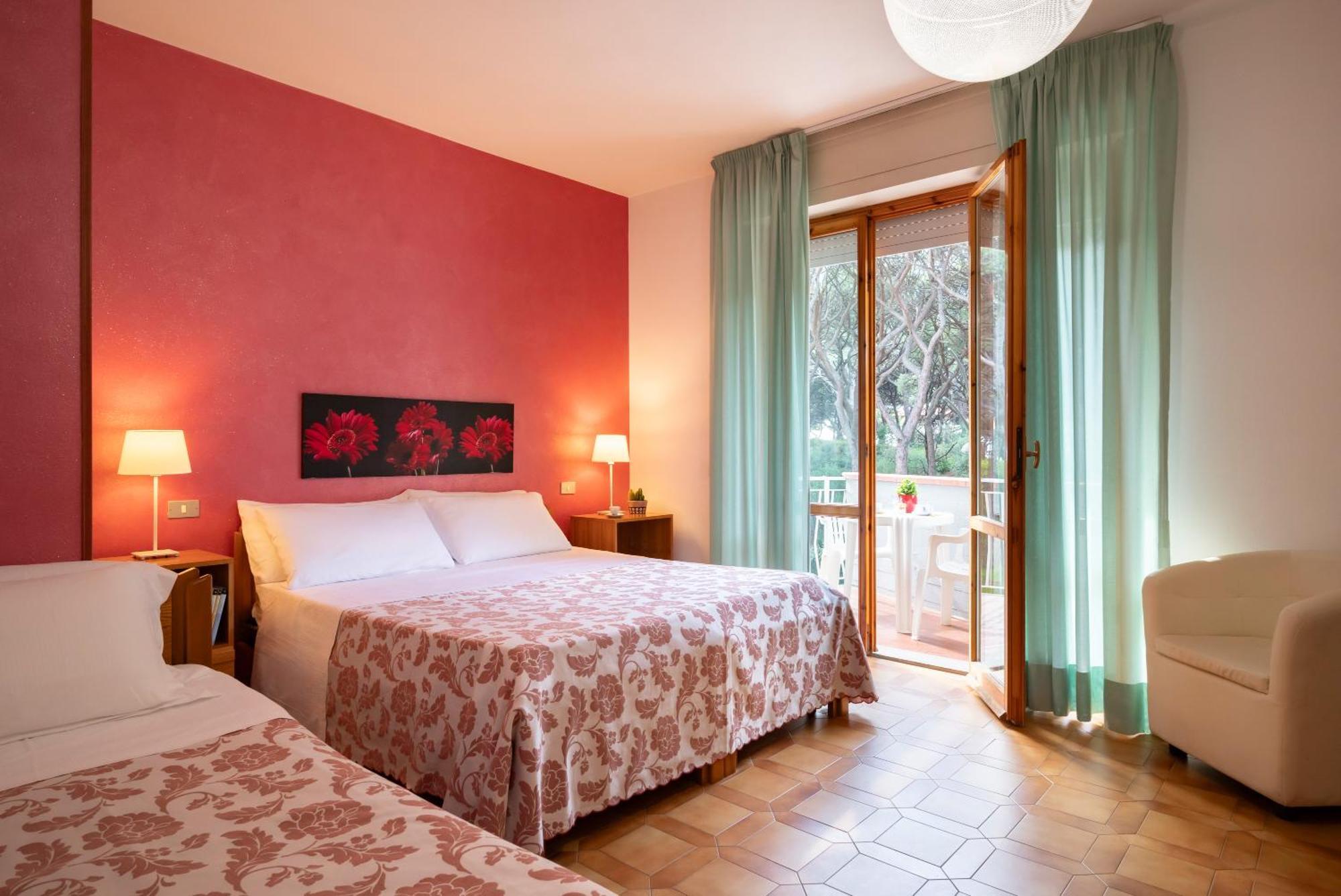 Hotel Parco Dei Pini - 100Mt Dal Mare Фоллоніка Екстер'єр фото