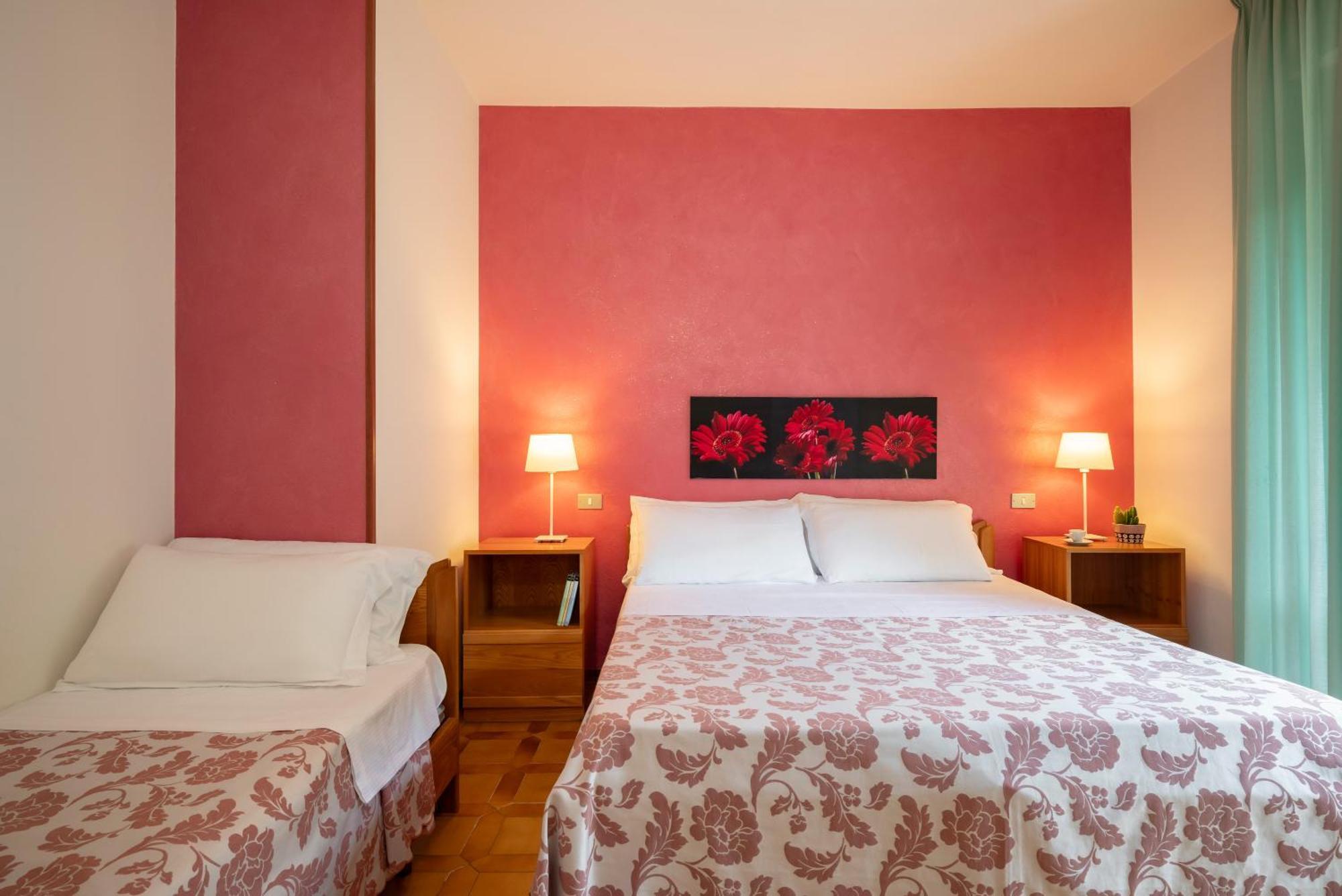 Hotel Parco Dei Pini - 100Mt Dal Mare Фоллоніка Екстер'єр фото