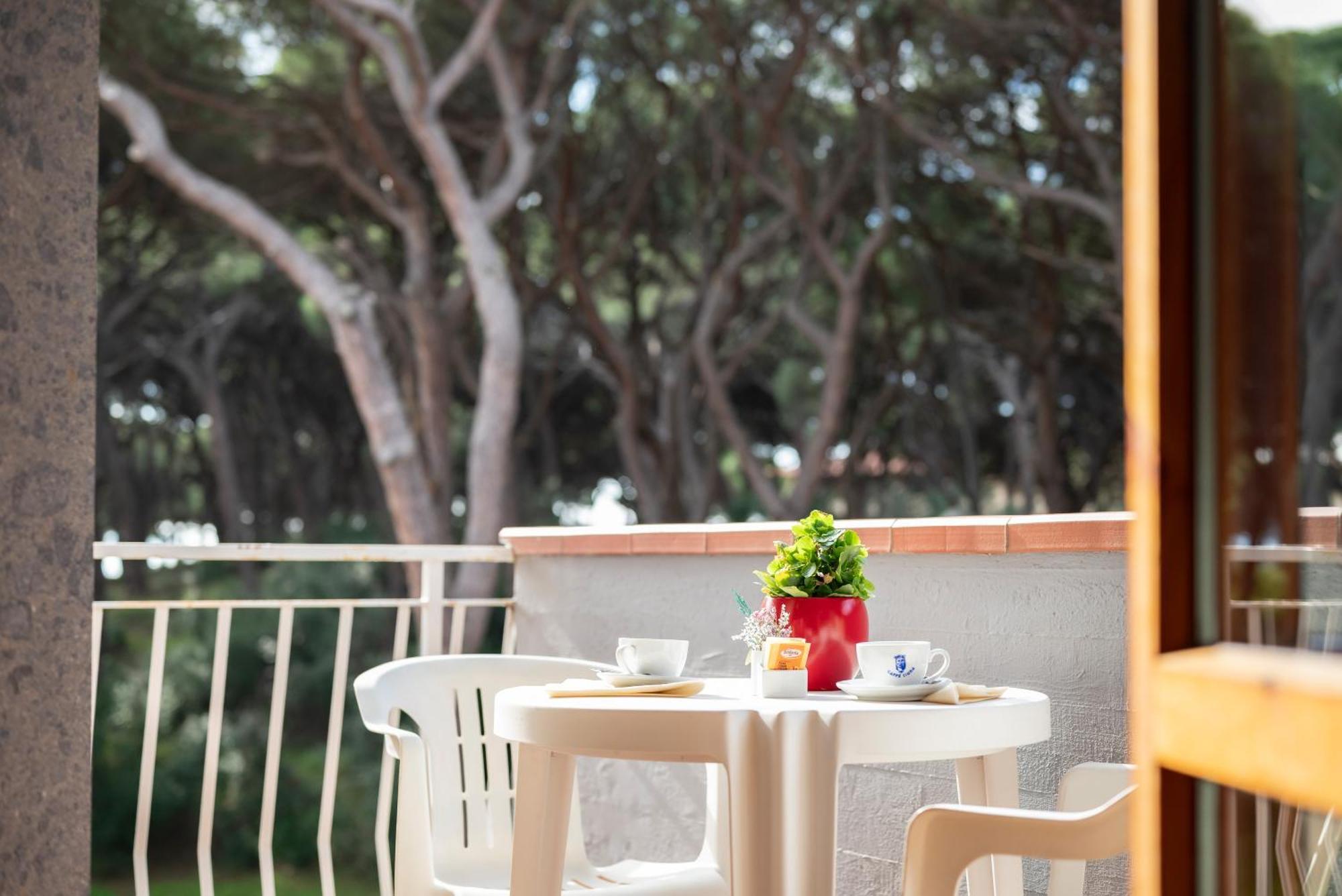 Hotel Parco Dei Pini - 100Mt Dal Mare Фоллоніка Екстер'єр фото