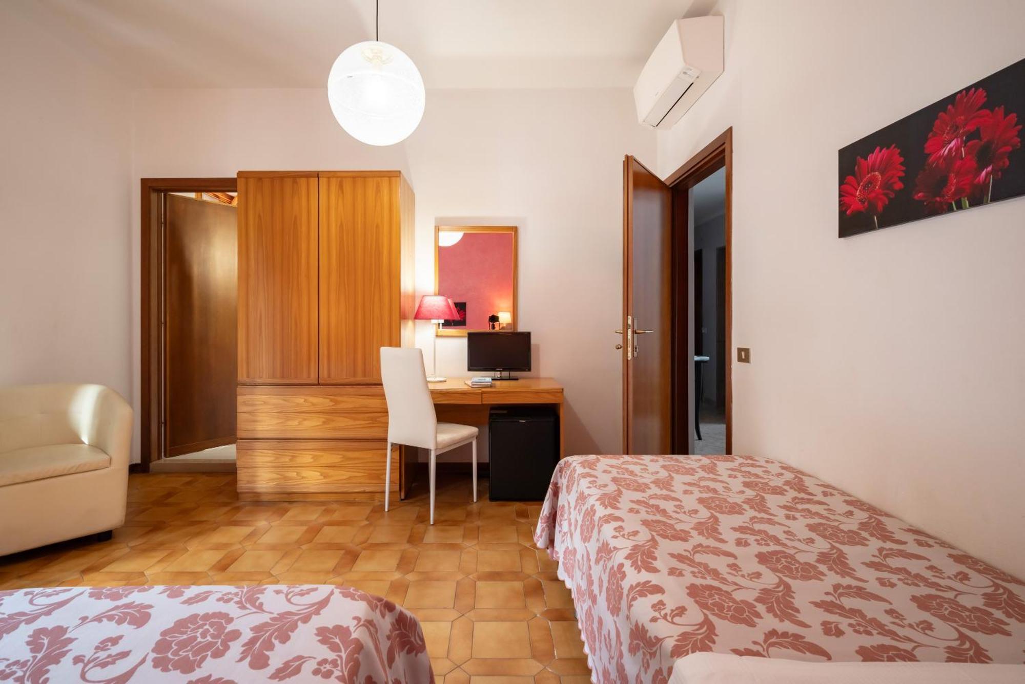 Hotel Parco Dei Pini - 100Mt Dal Mare Фоллоніка Екстер'єр фото