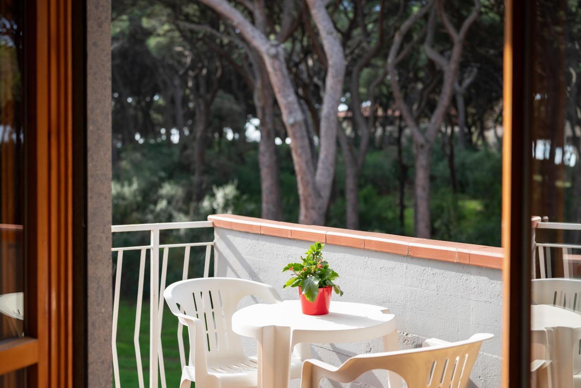 Hotel Parco Dei Pini - 100Mt Dal Mare Фоллоніка Екстер'єр фото