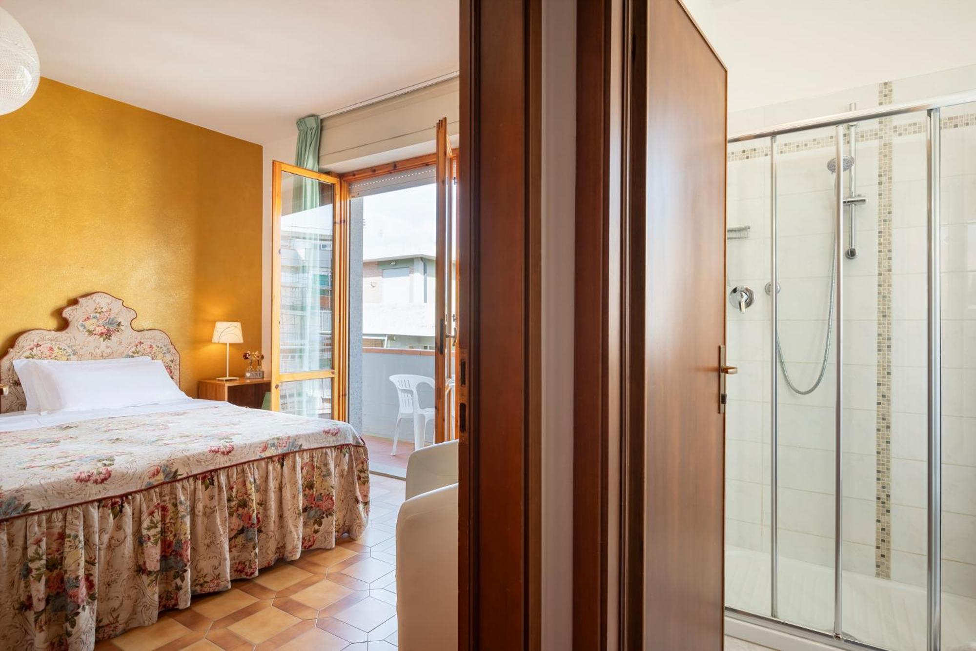 Hotel Parco Dei Pini - 100Mt Dal Mare Фоллоніка Екстер'єр фото