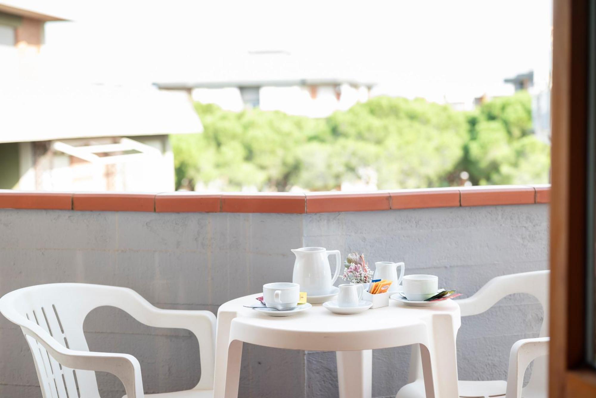 Hotel Parco Dei Pini - 100Mt Dal Mare Фоллоніка Екстер'єр фото