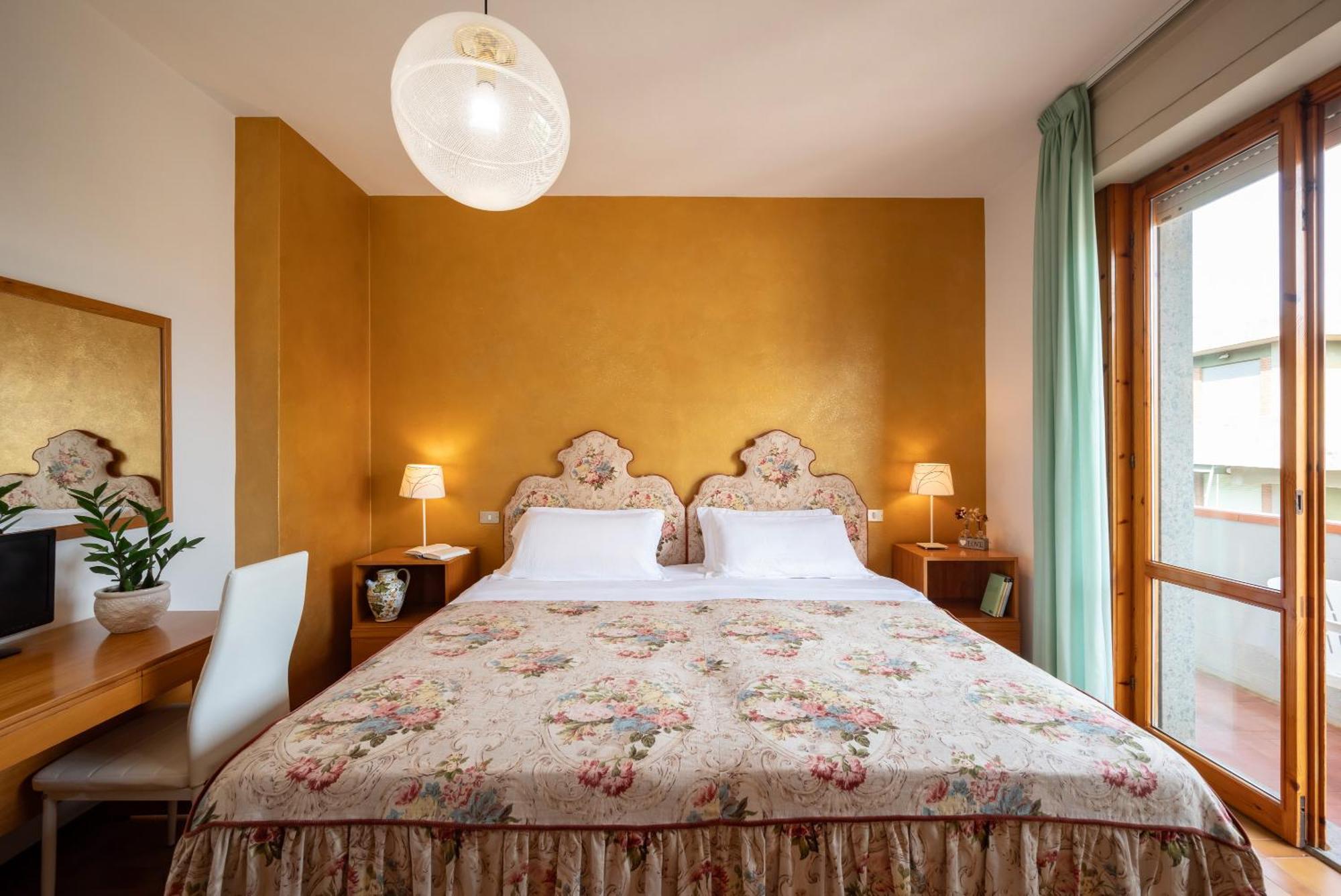 Hotel Parco Dei Pini - 100Mt Dal Mare Фоллоніка Екстер'єр фото
