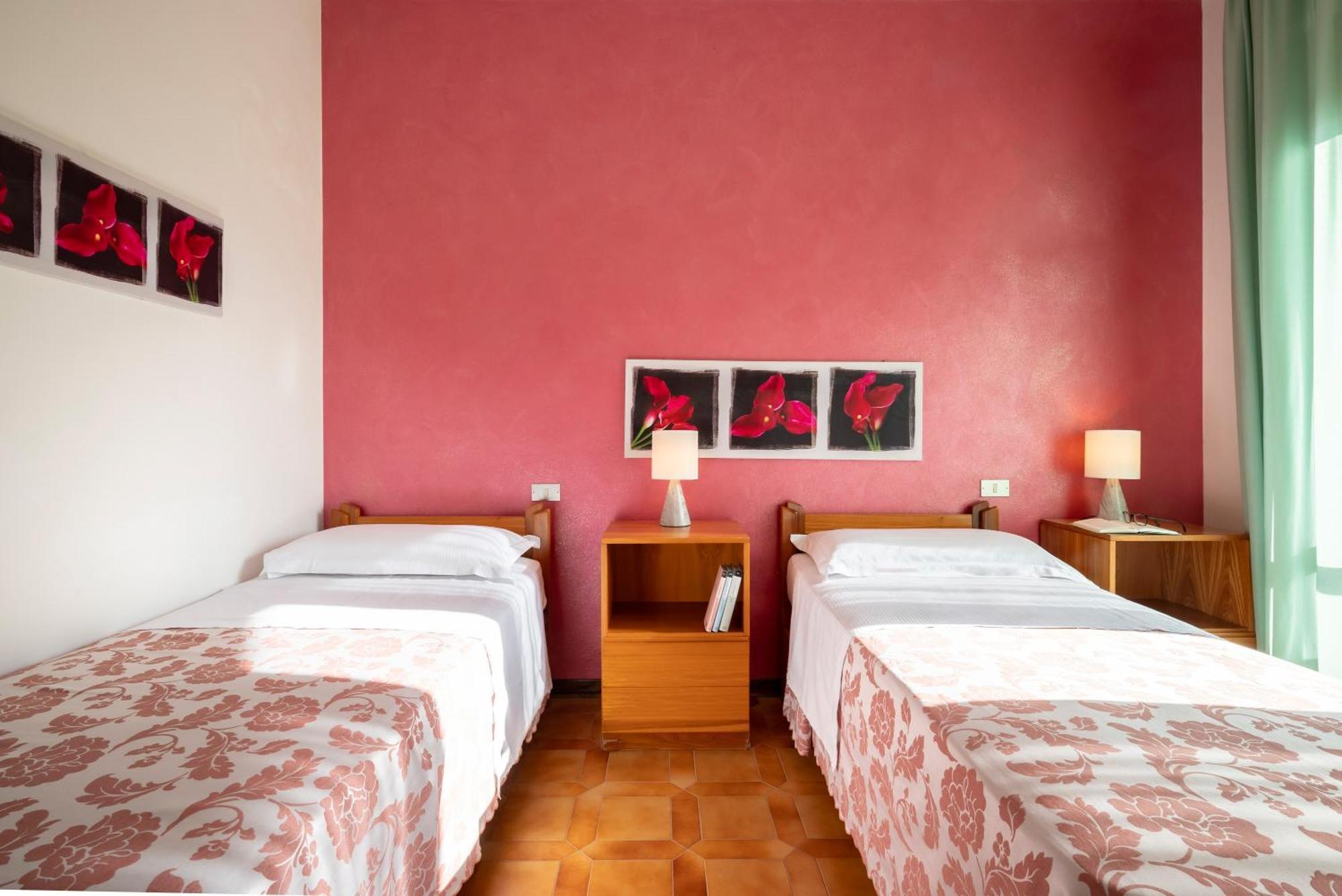 Hotel Parco Dei Pini - 100Mt Dal Mare Фоллоніка Екстер'єр фото