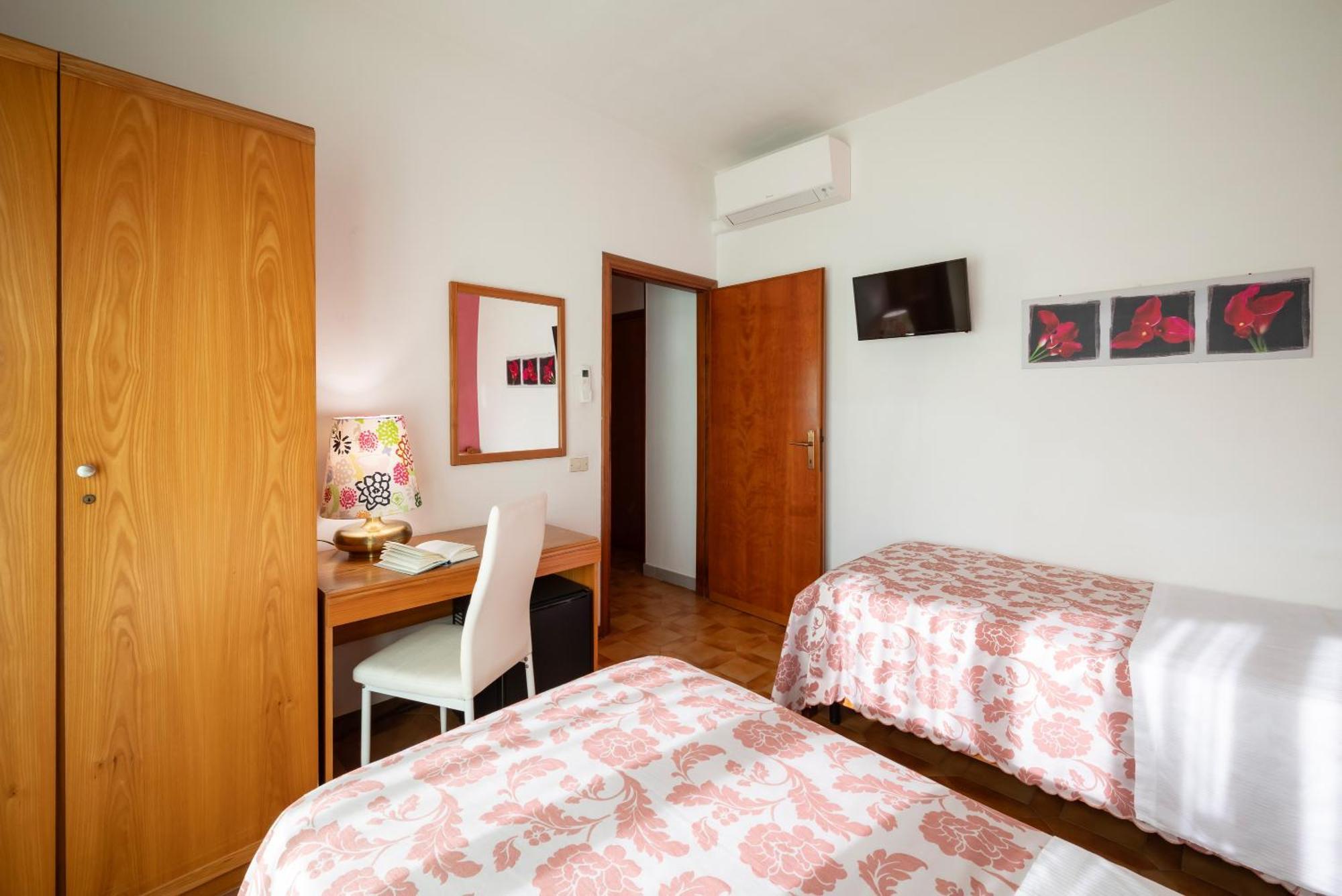 Hotel Parco Dei Pini - 100Mt Dal Mare Фоллоніка Екстер'єр фото