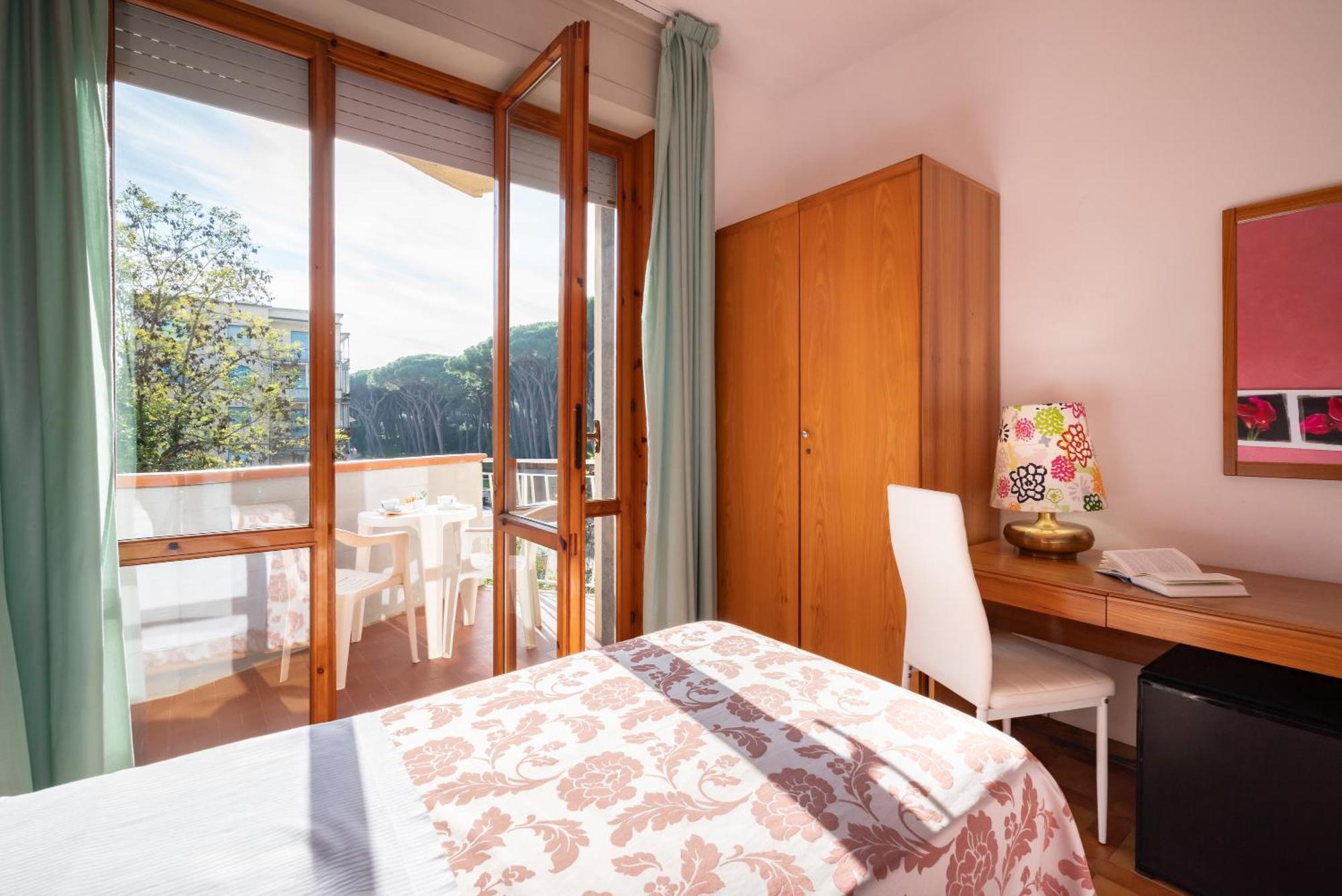 Hotel Parco Dei Pini - 100Mt Dal Mare Фоллоніка Екстер'єр фото