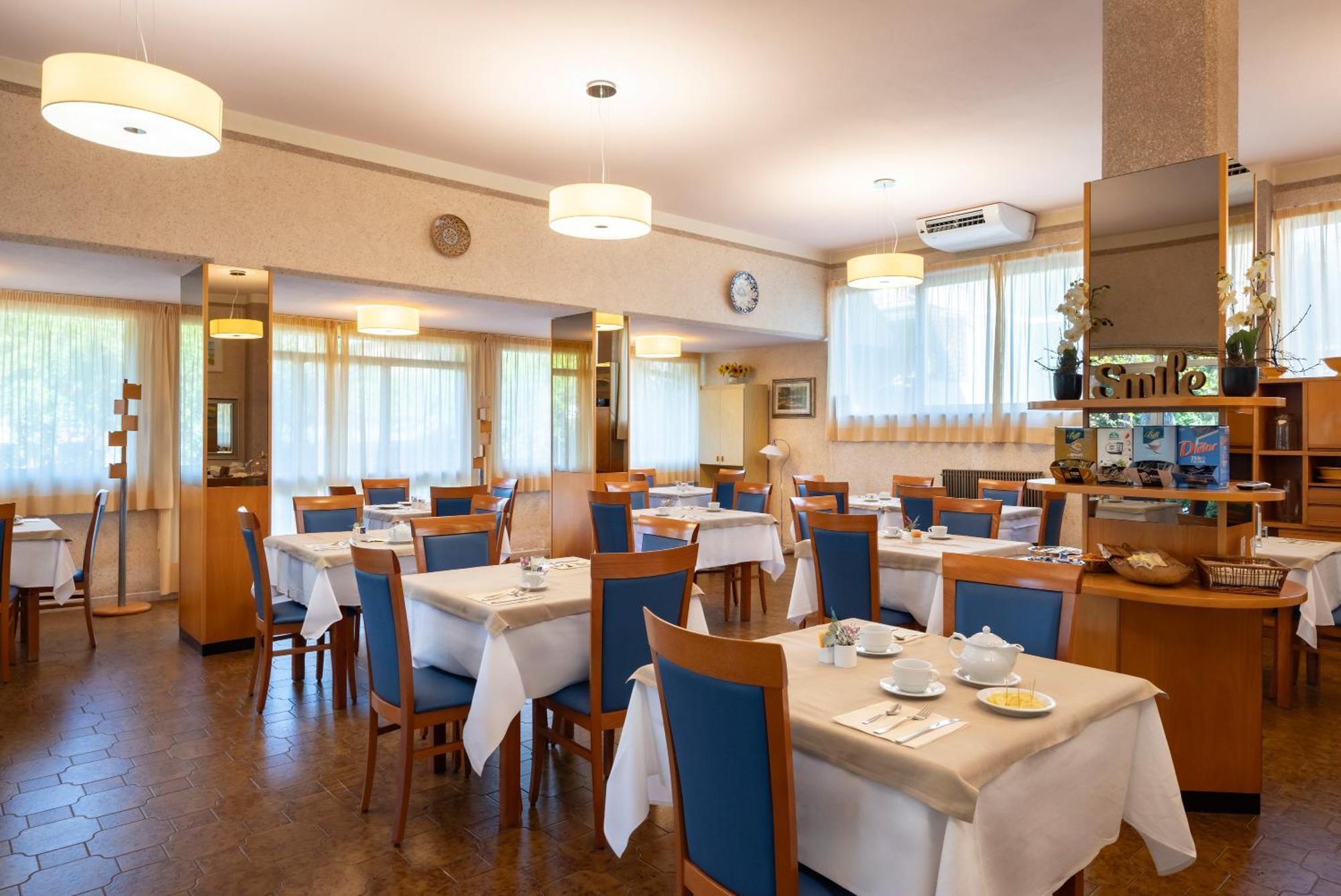 Hotel Parco Dei Pini - 100Mt Dal Mare Фоллоніка Екстер'єр фото