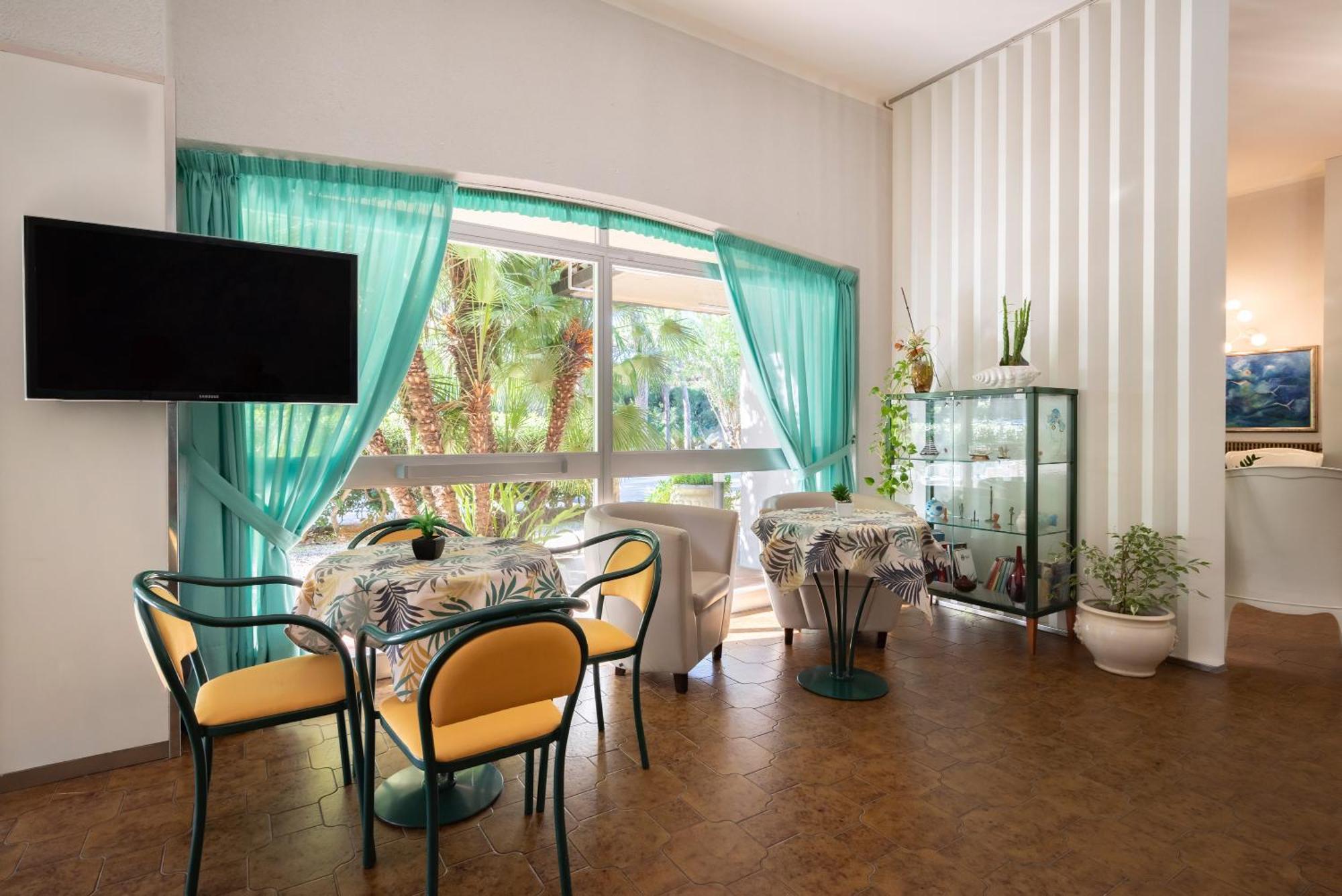 Hotel Parco Dei Pini - 100Mt Dal Mare Фоллоніка Екстер'єр фото