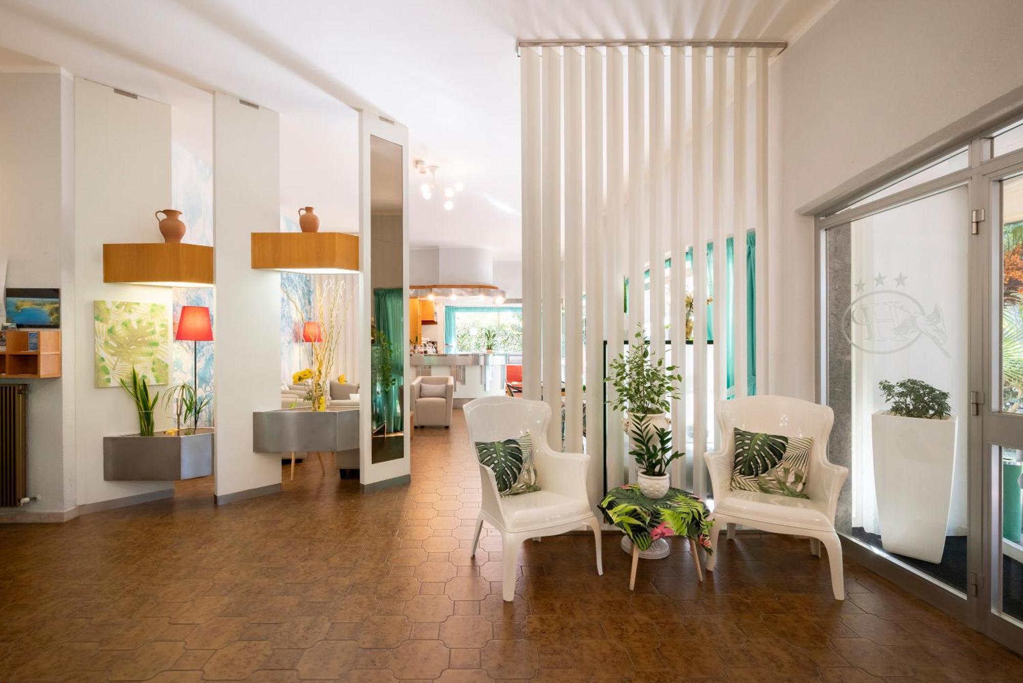 Hotel Parco Dei Pini - 100Mt Dal Mare Фоллоніка Екстер'єр фото