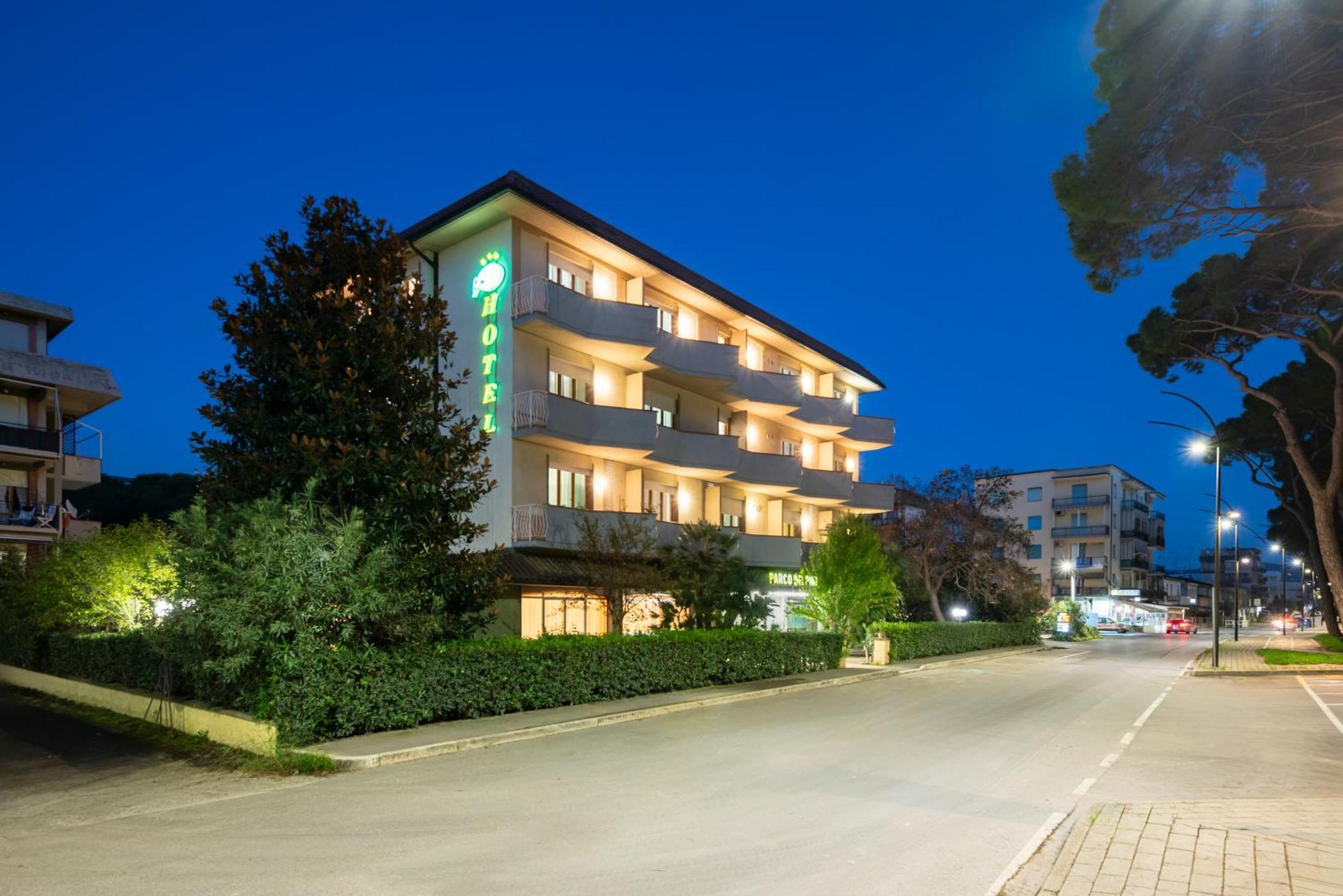 Hotel Parco Dei Pini - 100Mt Dal Mare Фоллоніка Екстер'єр фото